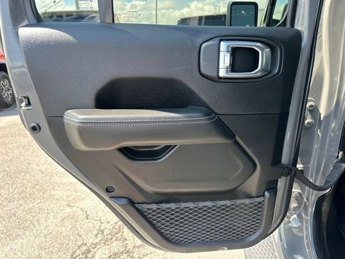 Used 2021 Jeep Wrangler Unlimited Sahara AWD/4WD image 16