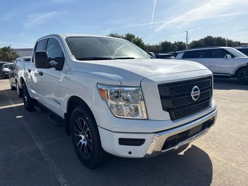Used 2022 Nissan Titan SV w/ SV Convenience Package AWD/4WD image 4