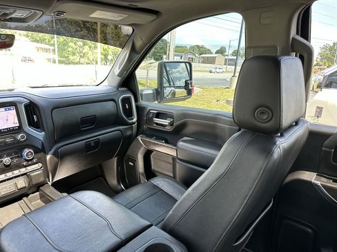 Used 2023 GMC Sierra 3500 Denali w/ Denali Ultimate Package AWD/4WD image 11