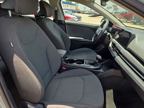 Used 2025 Kia K4 FWD image 30