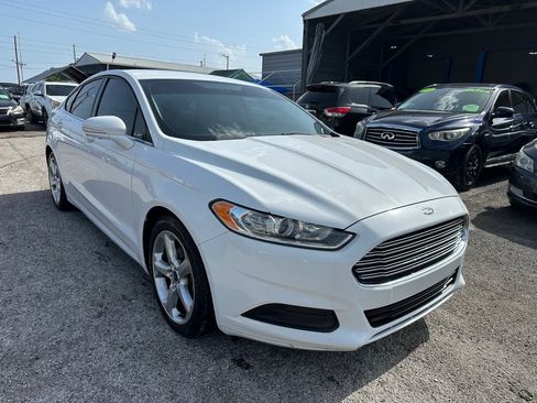 Used 2016 Ford Fusion SE FWD image 1