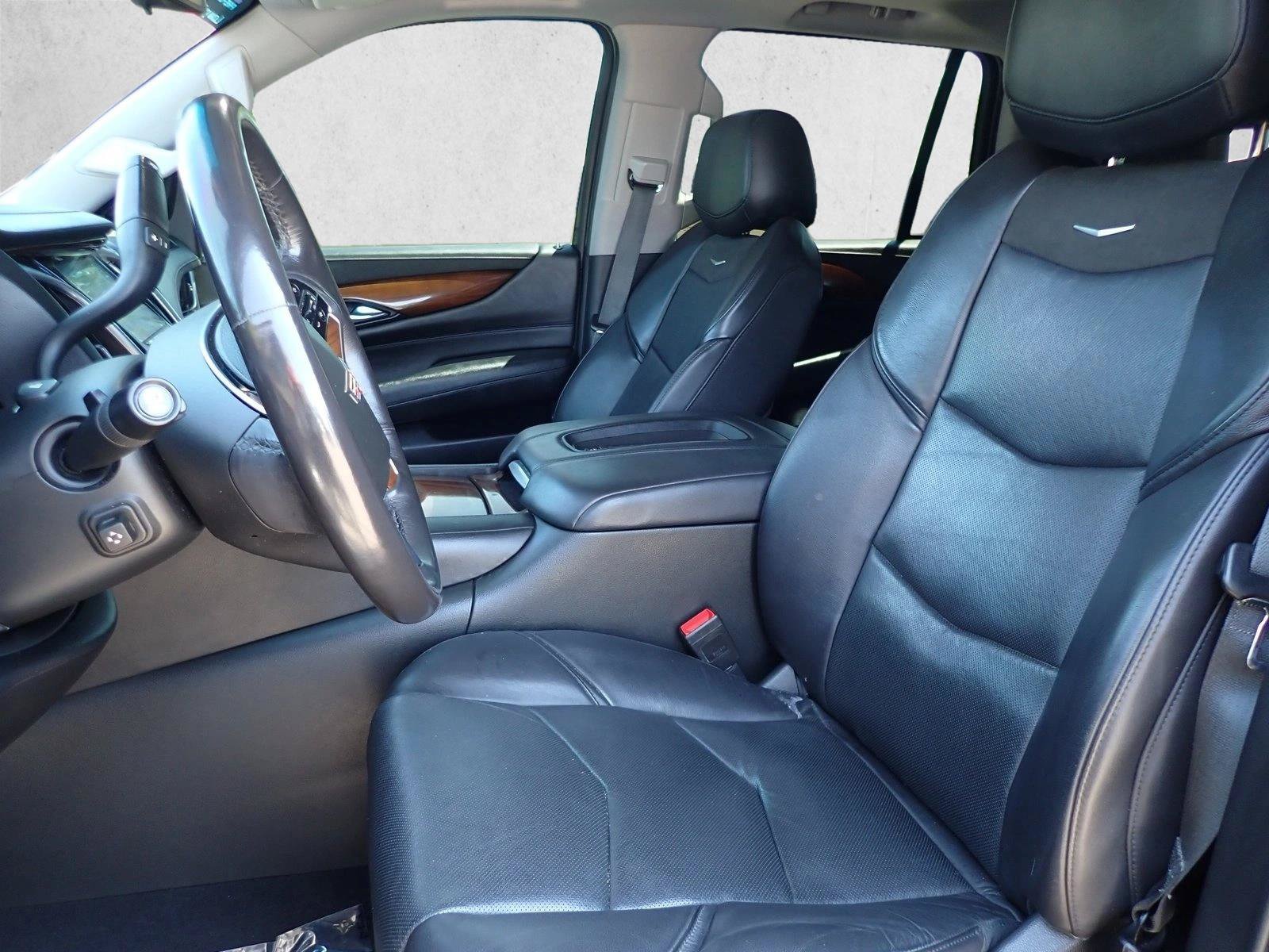 Used 2020 Cadillac Escalade Premium Luxury AWD/4WD image 13