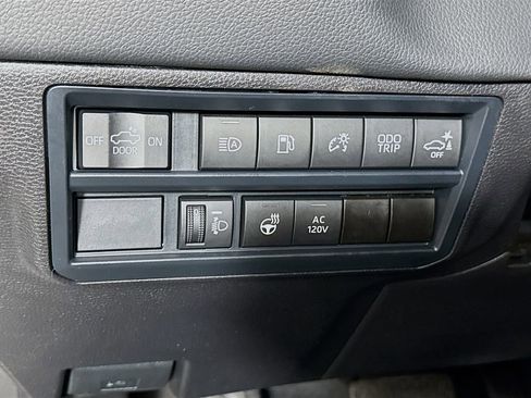 Used 2025 Toyota Tundra Limited image 12