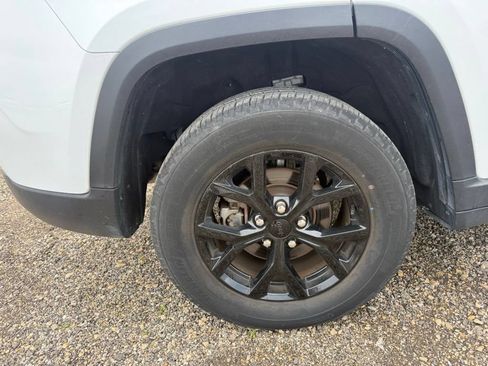 Used 2024 Jeep Grand Cherokee Altitude AWD/4WD image 19