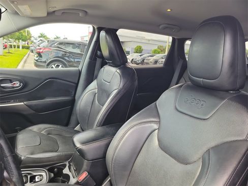 Used 2019 Jeep Cherokee Limited image 20