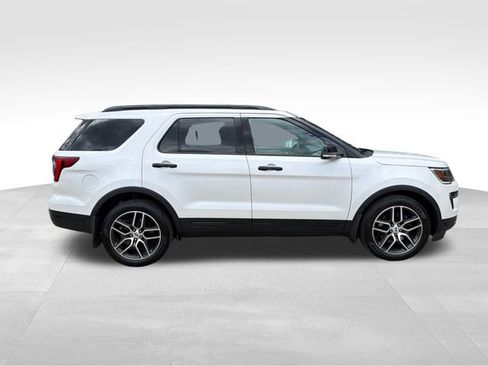 Used 2018 Ford Explorer Sport w/ Equipment Group 401A AWD/4WD image 2
