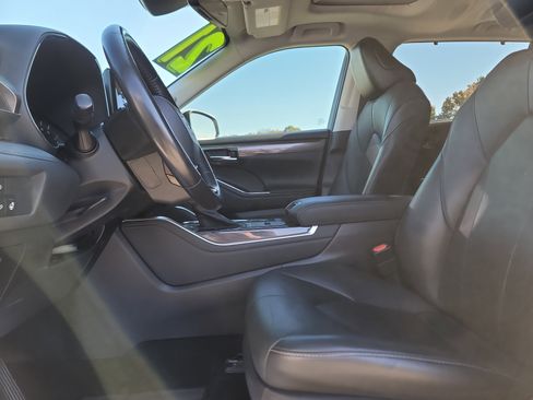 Used 2021 Toyota Highlander Limited image 19
