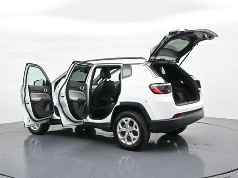 Used 2024 Jeep Compass Latitude AWD/4WD image 30
