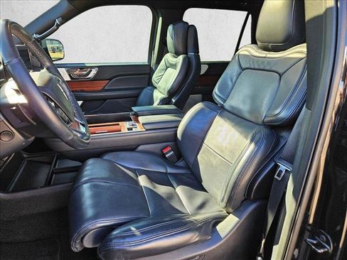Used 2022 Lincoln Navigator Reserve image 19