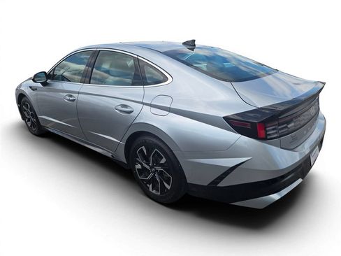 Used 2024 Hyundai Sonata SEL FWD image 3