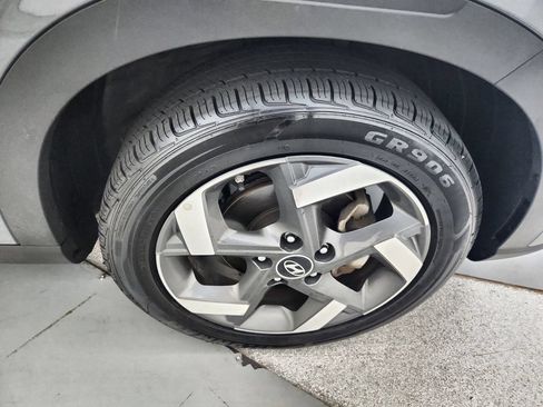 Used 2025 Hyundai Venue SEL FWD image 37