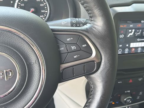 Used 2018 Jeep Renegade Limited FWD image 35