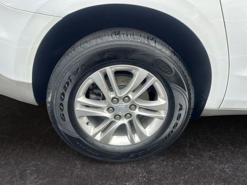 Used 2021 Buick Enclave Essence image 31