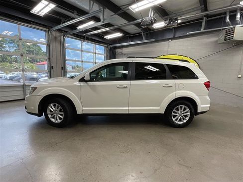 Used 2014 Dodge Journey SXT FWD image 2