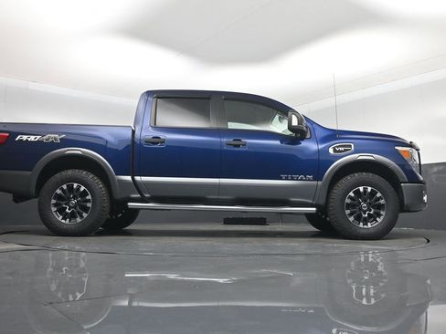 Used 2017 Nissan Titan PRO-4X w/ Pro-4x Convenience Package AWD/4WD image 16