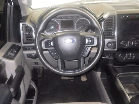 Used 2019 Ford F350 XLT w/ XLT Premium Package AWD/4WD image 9