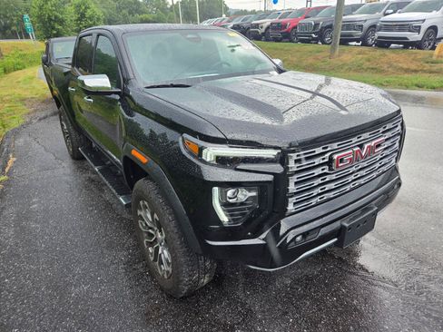 Used 2024 GMC Canyon Denali AWD/4WD image 3
