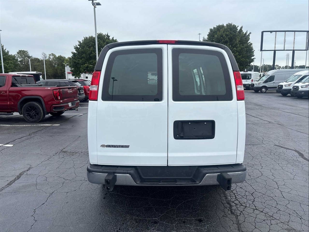 Used 2025 Chevrolet Express 2500 w/ Driver Convenience Package RWD image 7