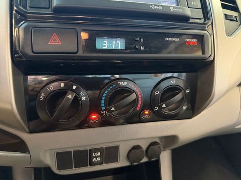 Used 2014 Toyota Tacoma 4x4 Access Cab V6 w/ TRD Sport Package image 18