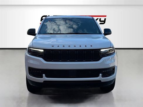 Used 2025 Jeep Wagoneer Series II image 2