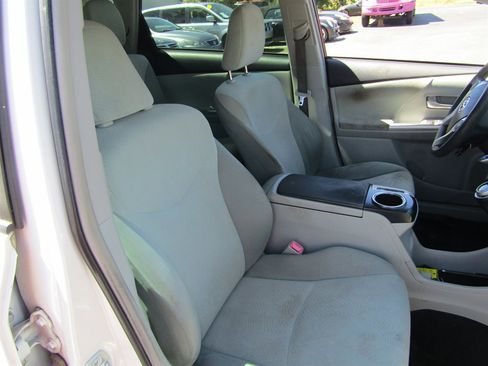 Used 2014 Toyota Prius V Two image 5