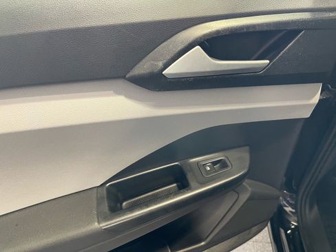 Used 2022 Volkswagen Taos S image 29