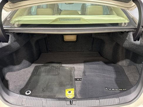 Used 2014 Toyota Avalon Limited image 16