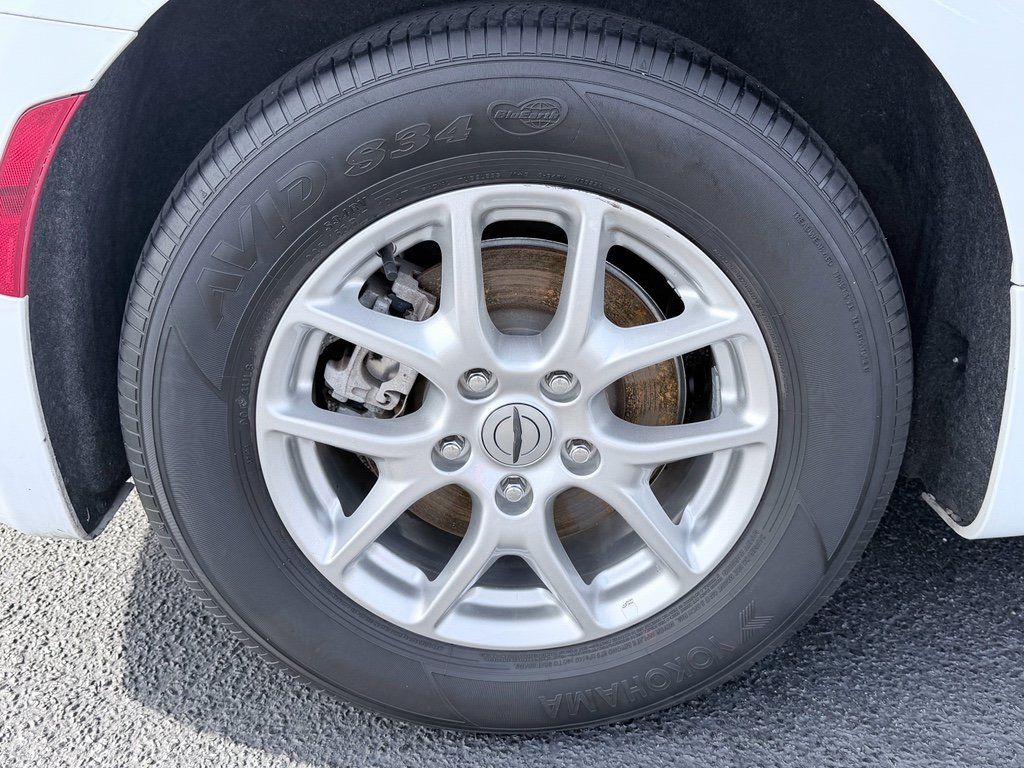 Used 2024 Chrysler Pacifica Touring-L FWD image 30