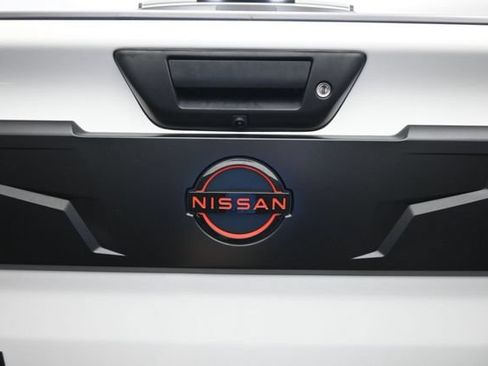 Used 2023 Nissan Titan PRO-4X w/ Pro-4x Convenience Package AWD/4WD image 15