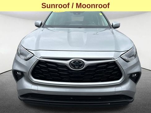 Used 2023 Toyota Highlander XLE image 4