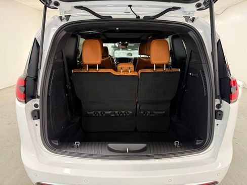 New 2026 Chrysler Pacifica Pinnacle image 8