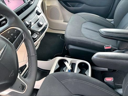 Used 2024 Chrysler Voyager LX FWD image 21
