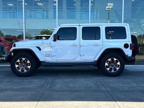Used 2018 Jeep Wrangler Unlimited Sahara AWD/4WD image 6