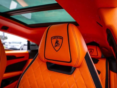 Used 2022 Lamborghini Urus AWD/4WD image 48