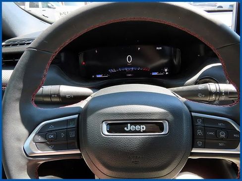 Used 2023 Jeep Compass Trailhawk w/ Trailhawk Elite Group AWD/4WD image 16