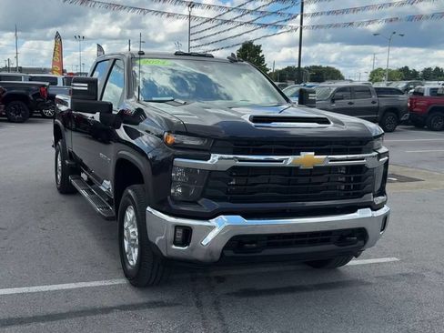 Used 2024 Chevrolet Silverado 2500 LT AWD/4WD image 9
