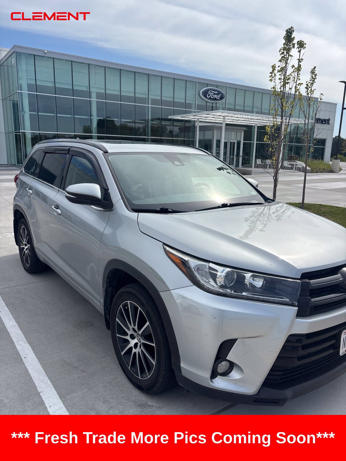 Used 2017 Toyota Highlander SE AWD/4WD image 2