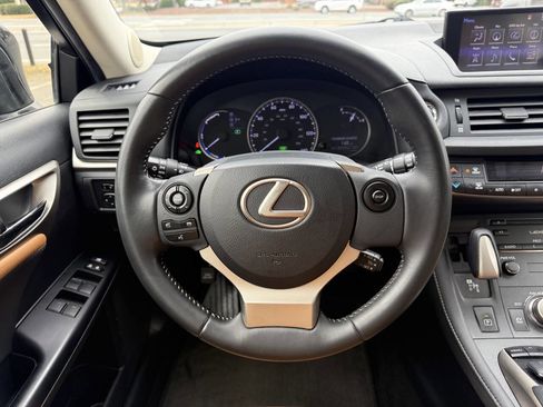 Used 2014 Lexus CT 200h Base 4dr Hatchback image 18