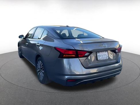 Used 2025 Nissan Altima 2.5 SV image 11