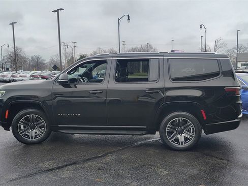 Used 2023 Jeep Wagoneer 4WD w/ Premium Group I image 5