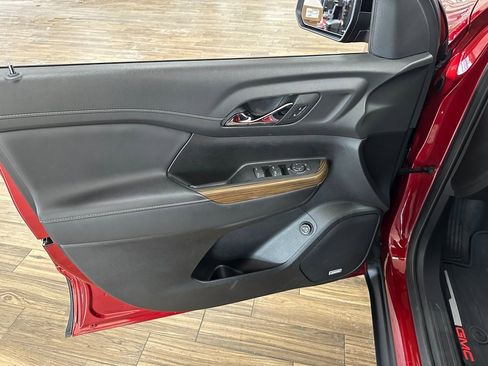 Used 2023 GMC Acadia SLE w/ Driver Convenience Package image 10