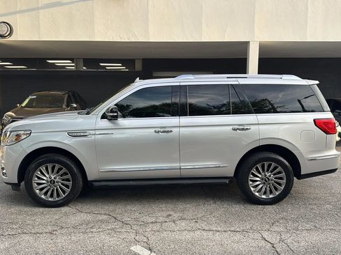 Used 2018 Lincoln Navigator Premiere AWD/4WD image 4