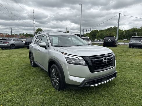 Used 2024 Nissan Pathfinder SL w/ SL Premium Package AWD/4WD image 15