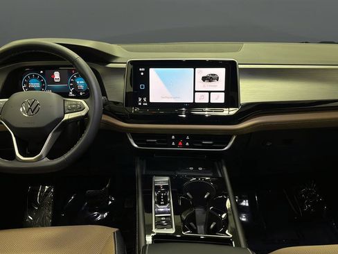 Used 2024 Volkswagen Atlas Cross Sport SE image 12