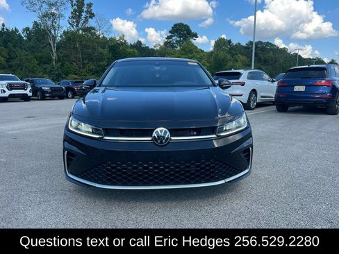 Used 2025 Volkswagen Jetta SEL FWD image 2