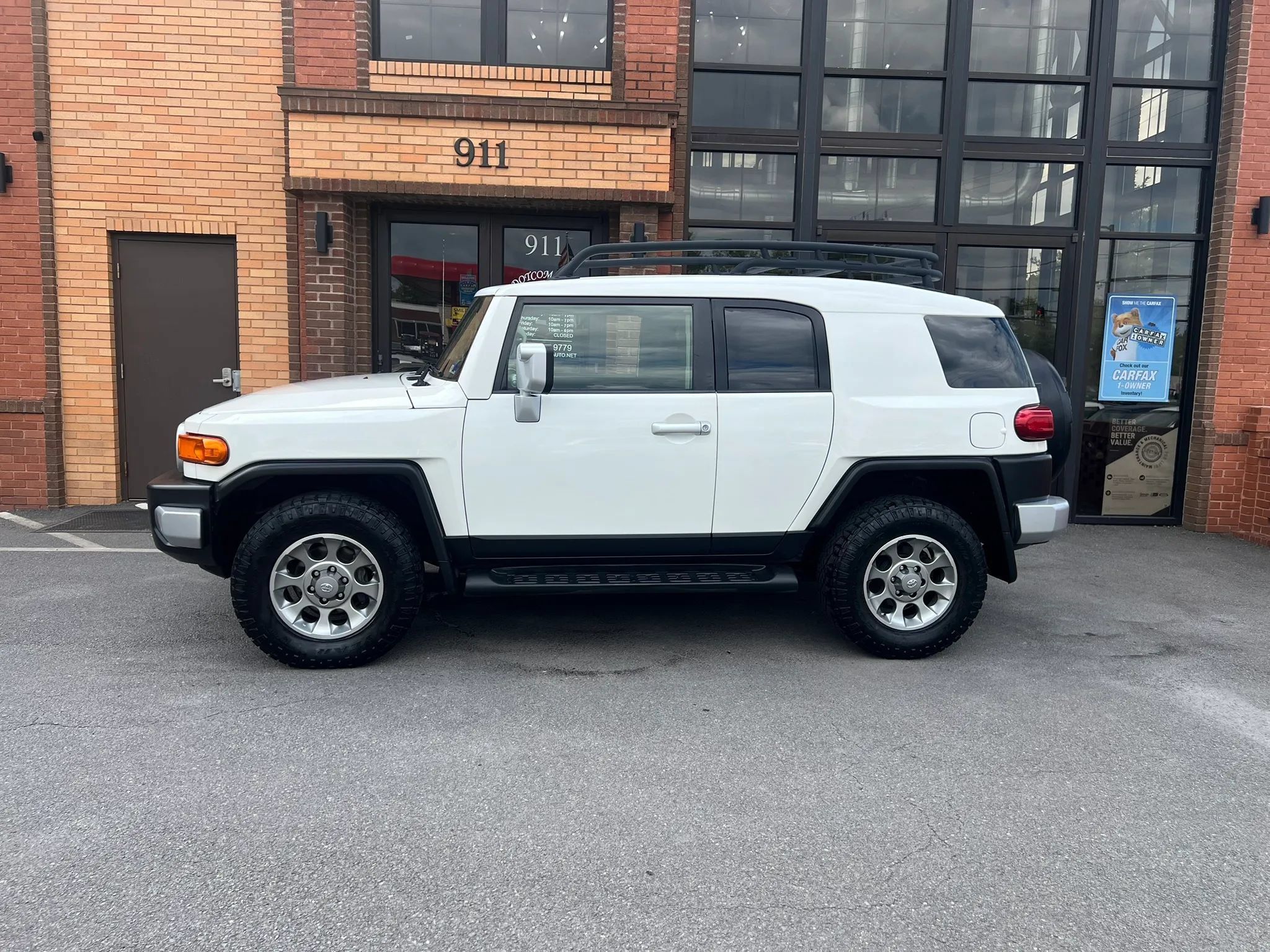 Used 2013 Toyota FJ Cruiser 4WD w/ Upgrade Pkg image 4