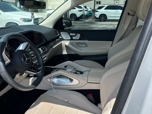 Used 2025 Mercedes-Benz GLS 450 4MATIC image 2