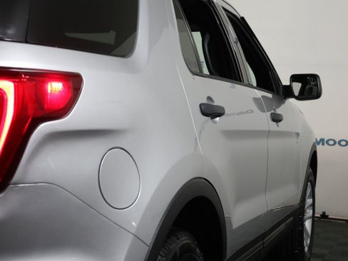 Used 2017 Ford Explorer FWD image 5