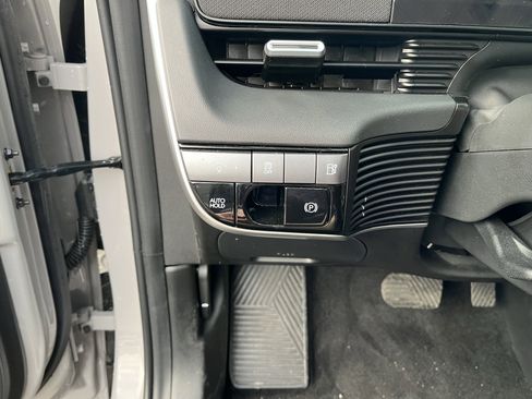 Used 2025 Hyundai Ioniq 5 SE image 14