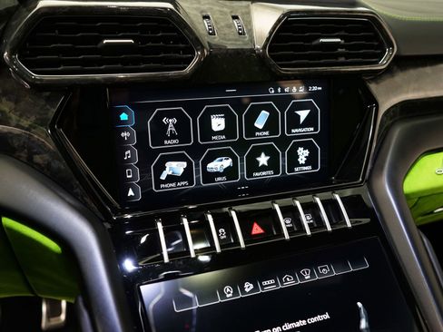 Used 2022 Lamborghini Urus image 19